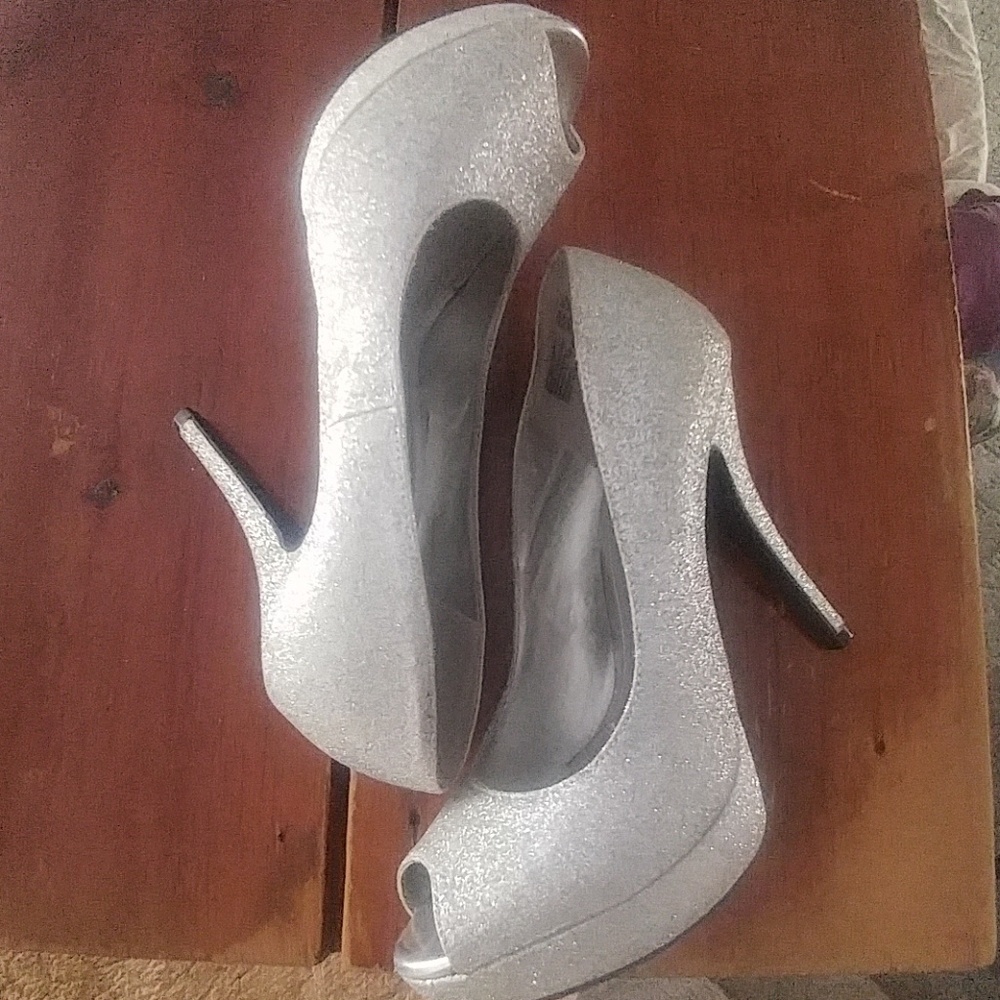 High heels - Picture 3 of 3